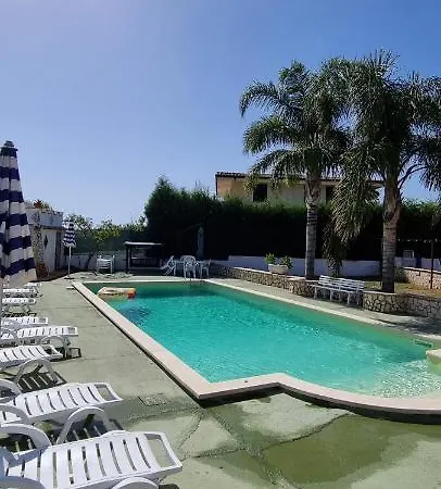 Maria Con Piscina E Giardino Privato בית נופש