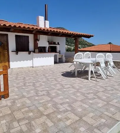 בית נופש Maria Con Piscina E Giardino Privato *