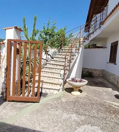 בית נופש Maria Con Piscina E Giardino Privato *